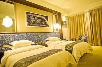 Miaozu Buyi Hotel Fenghuang Exteriör bild
