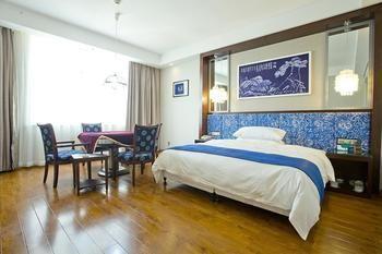 Miaozu Buyi Hotel Fenghuang Exteriör bild