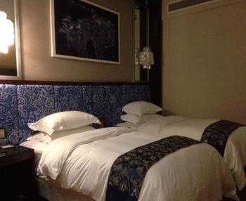 Miaozu Buyi Hotel Fenghuang Exteriör bild